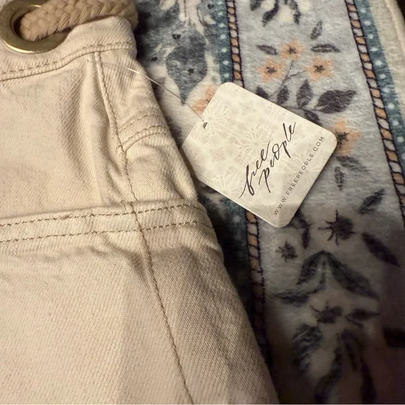 NWT We The Free Moxie Barrel Shorts White - Picture 7 of 7